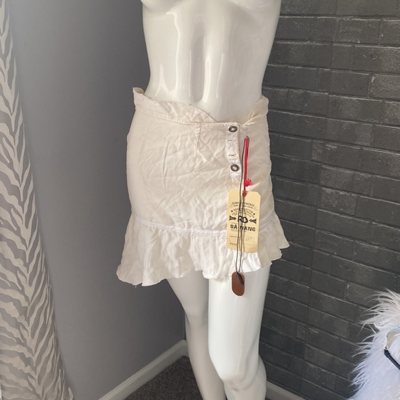 Da Nang skirt.   Size XS.  Two buttons missing although NWT - Picture 2 of 9
